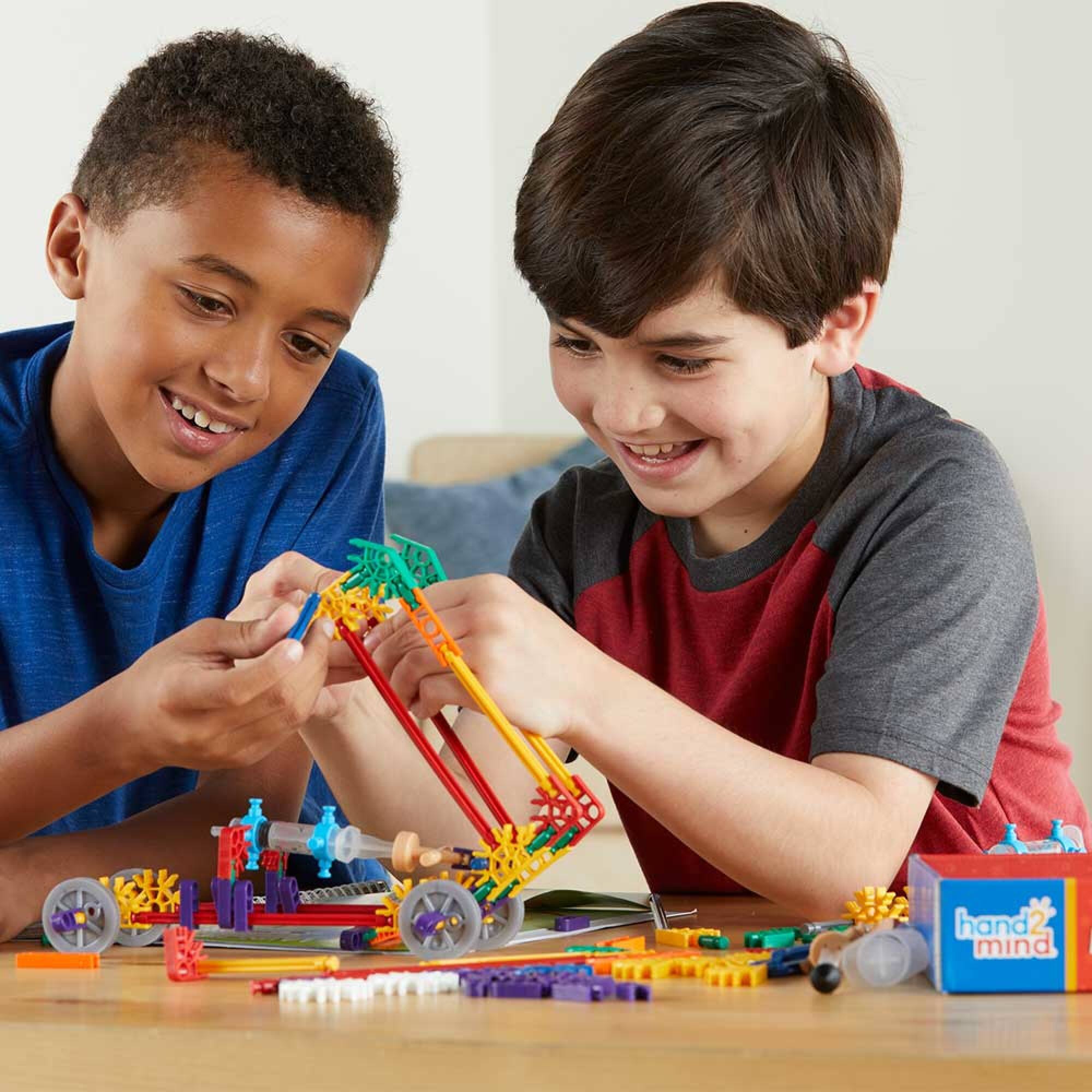 hand2mind® Moving Creations with K'NEX®